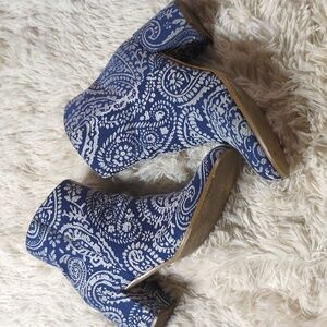 Indigo Rd Blue Paisley Tapestry Blue & White Ankle Boots Size 10